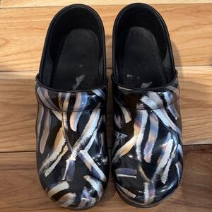 Dansko Black Multicolor Painted Brushstroke Clogs